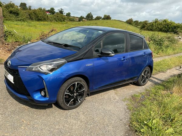 Toyota Yaris Hatchback, Petrol Hybrid, 2017, Blue
