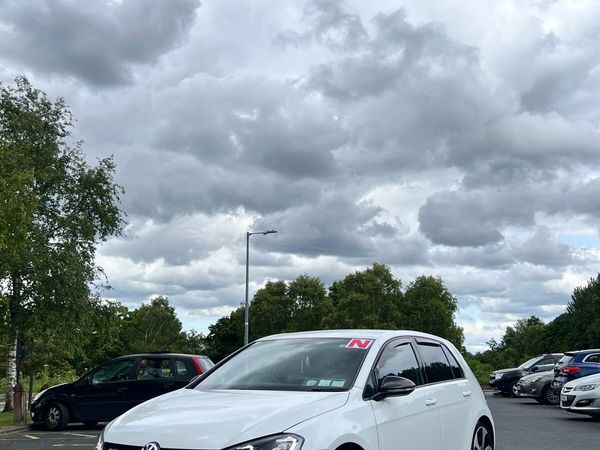 Volkswagen Golf Hatchback, Petrol, 2016, White