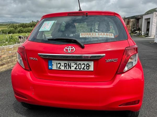 Toyota Yaris Hatchback, Petrol, 2012, Red