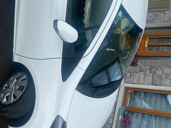 Toyota Vitz Hatchback, Petrol, 2016, White