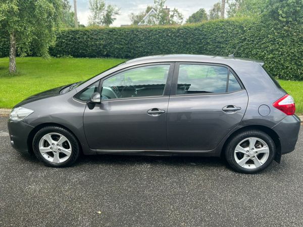 Toyota Auris Hatchback, Diesel, 2010, Grey