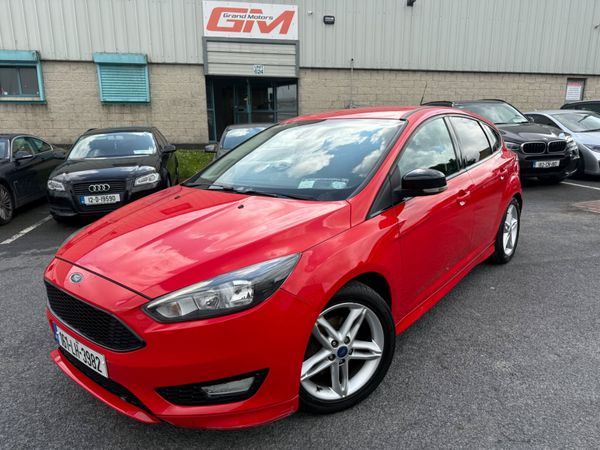 Ford Focus Hatchback, Petrol, 2016, Red