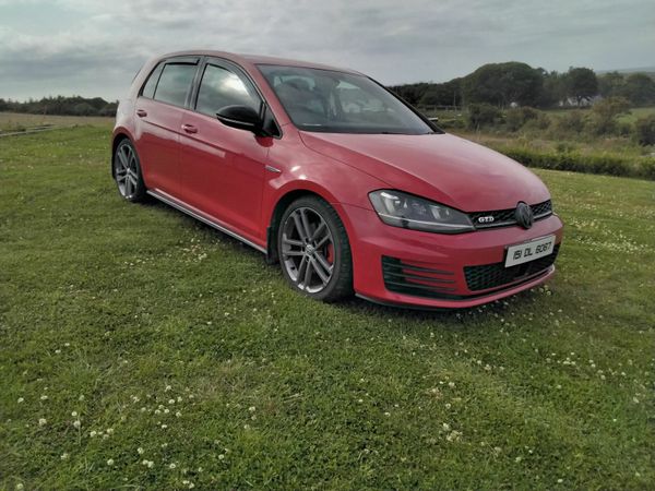 Volkswagen Golf Hatchback, Diesel, 2015, Red