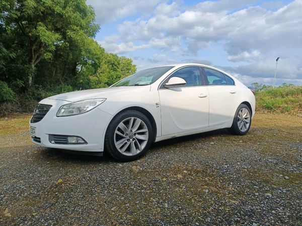 Vauxhall Insignia Hatchback, Diesel, 2013, White