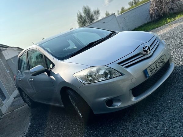 Toyota Auris Hatchback, Diesel, 2010, Silver