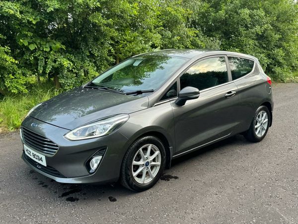 Ford Fiesta Hatchback, Petrol, 2017, Grey