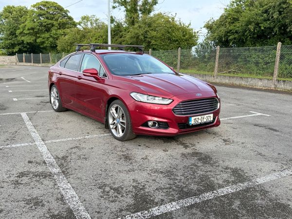 Ford Mondeo Hatchback, Diesel, 2015, Red