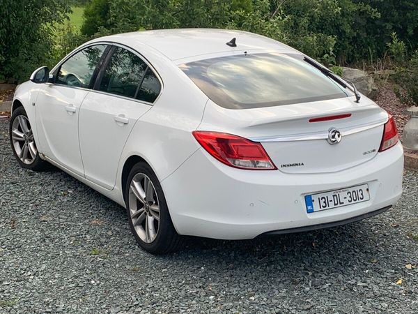 Vauxhall Insignia Hatchback, Diesel, 2013, White