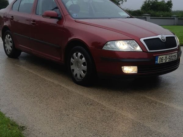 Skoda Octavia Hatchback, Petrol, 2006, Red