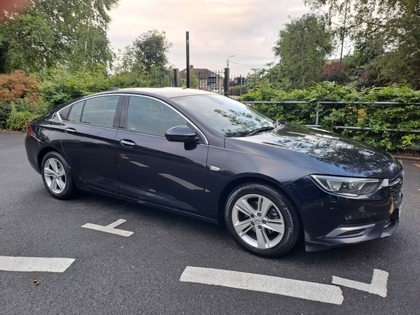 Vauxhall Insignia Hatchback, Diesel, 2017, Blue