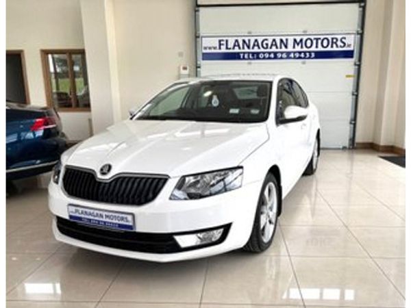 Skoda Octavia Hatchback, Diesel, 2016, White