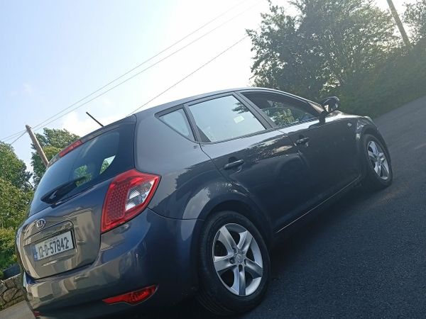 Kia Ceed Hatchback, Petrol, 2012, Grey