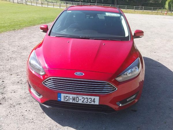 Ford Focus Hatchback, Diesel, 2015, Red