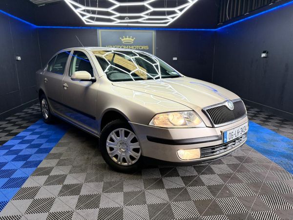 Skoda Octavia Hatchback, Petrol, 2006, Beige