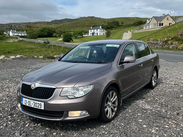 Skoda Superb Hatchback, Diesel, 2012, Purple