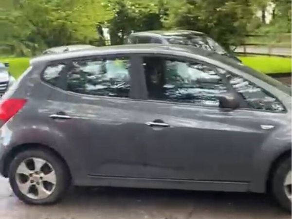 Kia Venga MPV, Diesel, 2011, Grey