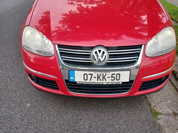 Volkswagen Jetta Saloon, Petrol, 2007, Red