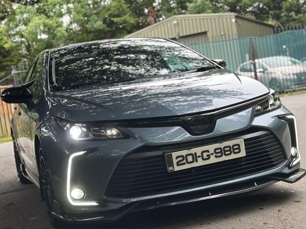 Toyota Corolla Saloon, Petrol Hybrid, 2020, Grey