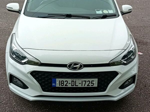 Hyundai i20 Hatchback, Petrol, 2018, White