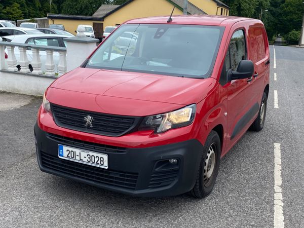 Peugeot Partner MPV, Diesel, 2020, Red