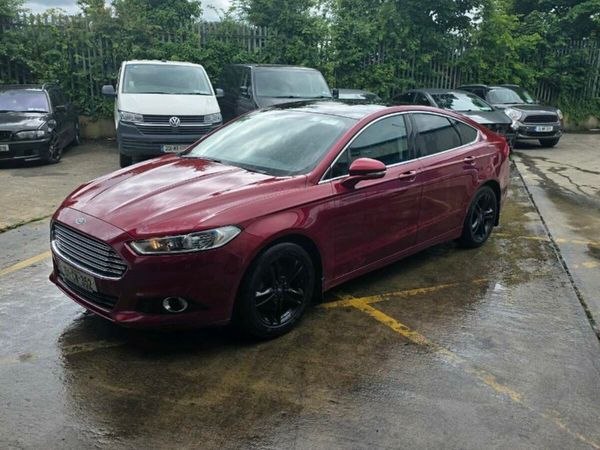 Ford Mondeo Hatchback, Diesel, 2015, Red