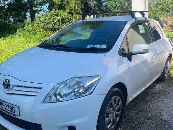 Toyota Auris Hatchback, Diesel, 2011, White
