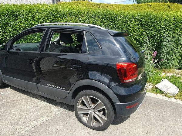 Volkswagen Polo Hatchback, Petrol, 2011, Black