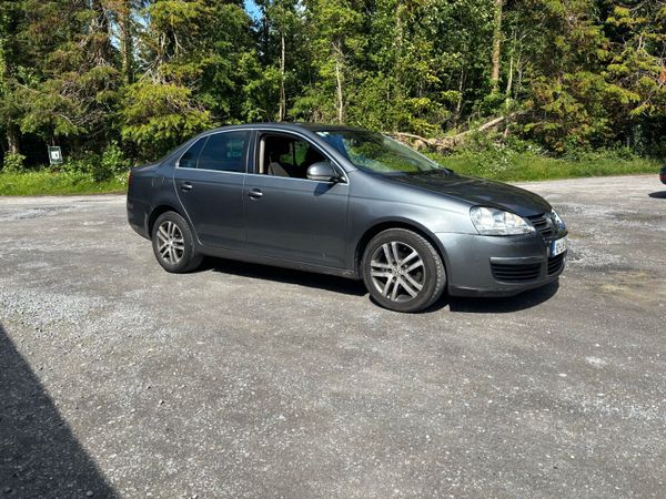 Volkswagen Jetta Saloon, Diesel, 2010, Grey