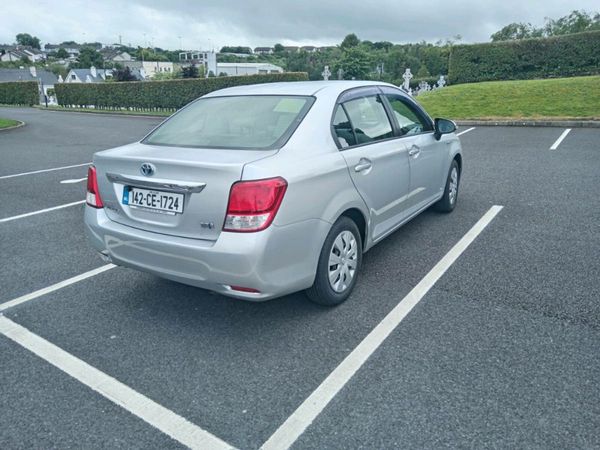 Toyota Corolla Saloon, Petrol Hybrid, 2014, Silver