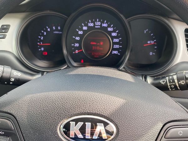 Kia Ceed Hatchback, Diesel, 2014, Red
