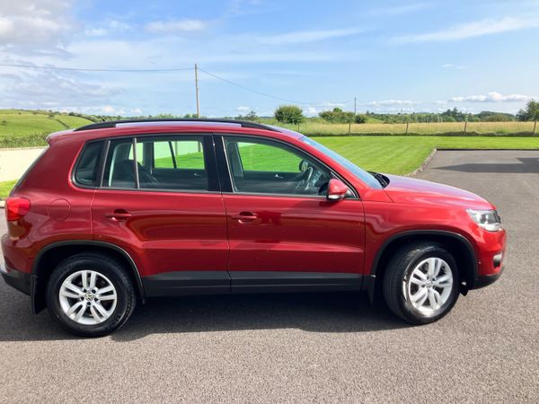 Volkswagen Tiguan SUV, Diesel, 2013, Red