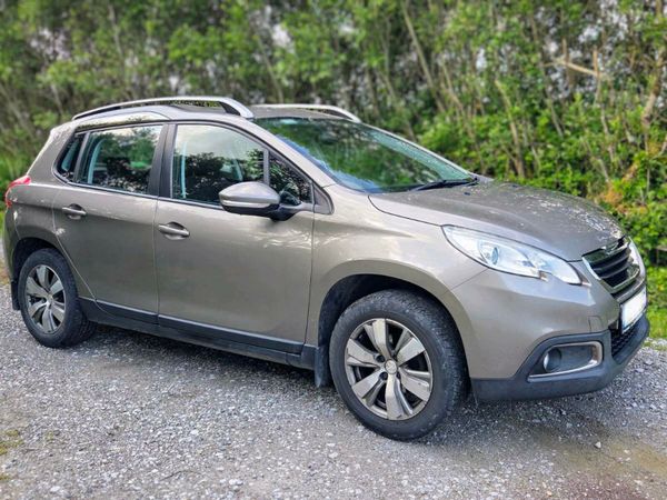 Peugeot 2008 Hatchback, Petrol, 2016, Gold