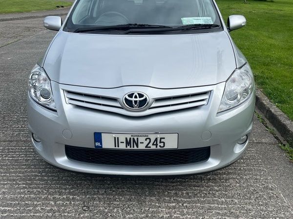 Toyota Auris Hatchback, Petrol, 2011, Silver