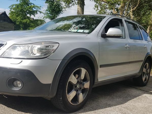 Skoda Octavia Estate, Diesel, 2011, Silver