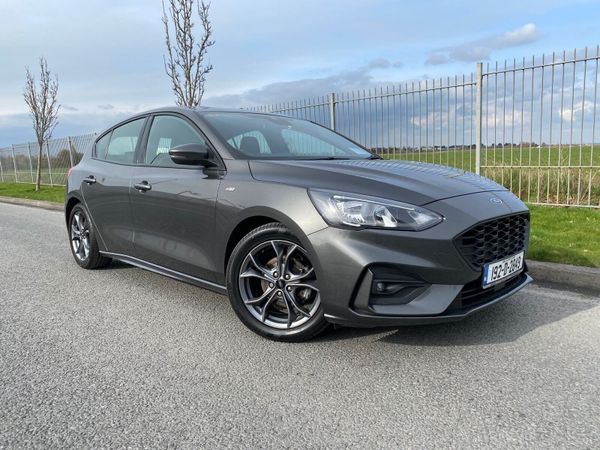 Ford Focus Hatchback, Diesel, 2019, Grey