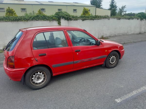 Toyota Starlet Hatchback, Petrol, 1998, Red