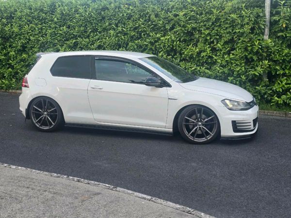 Volkswagen Golf Hatchback, Diesel, 2015, White
