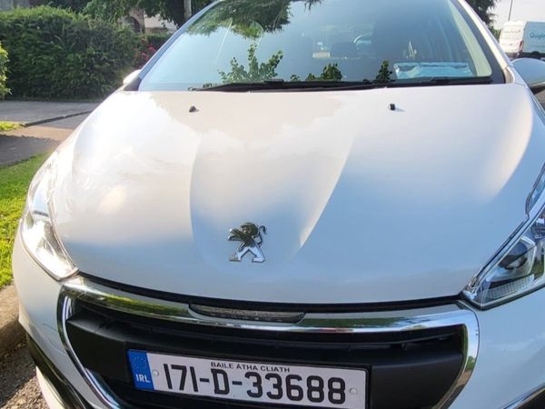 Peugeot 208 Hatchback, Petrol, 2017, White