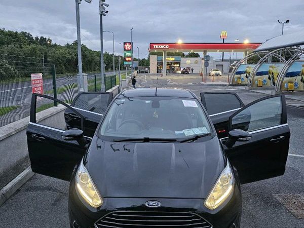 Ford Fiesta Hatchback, Petrol, 2013, Black