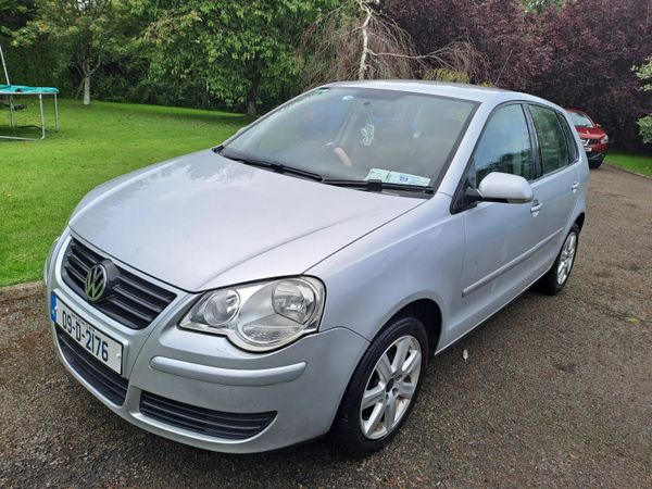 Volkswagen Polo Hatchback, Petrol, 2009, Silver