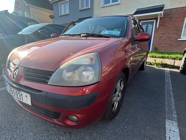 Renault Clio Hatchback, Petrol, 2005, Red