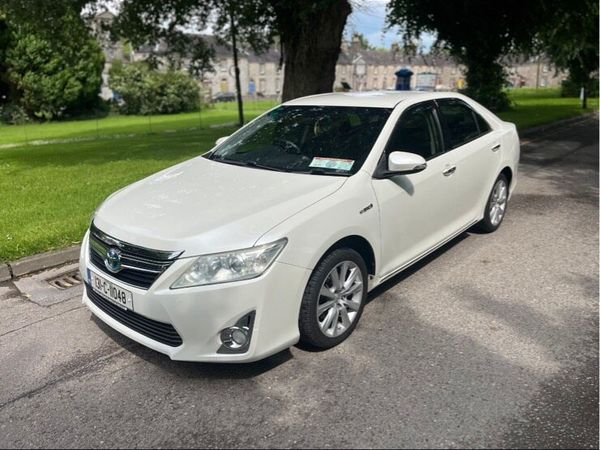 Toyota Camry Saloon, Petrol Hybrid, 2013, White