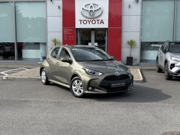 Toyota Yaris Hatchback, Petrol Hybrid, 2023, Bronze