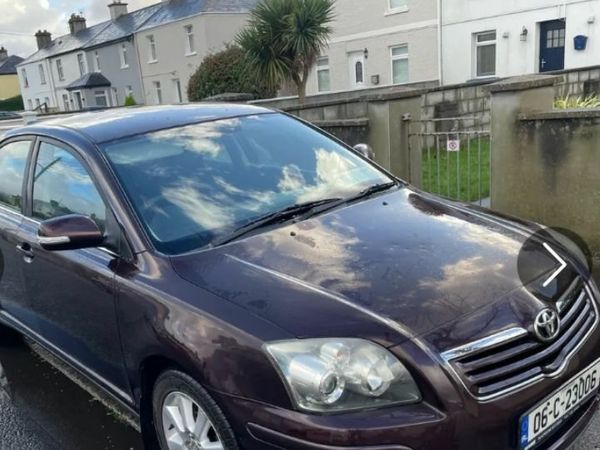 Toyota Avensis Saloon, Petrol, 2006, Red