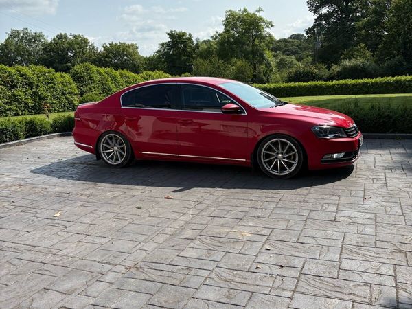 Volkswagen Passat Saloon, Diesel, 2012, Red