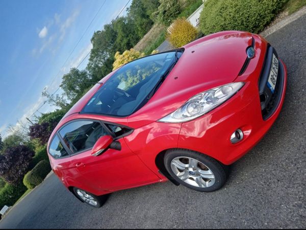 Ford Fiesta Hatchback, Petrol, 2009, Red