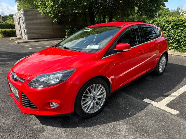 Ford Focus Hatchback, Petrol, 2013, Red