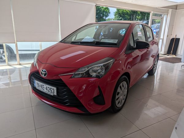 Toyota Yaris Hatchback, Petrol, 2019, Red