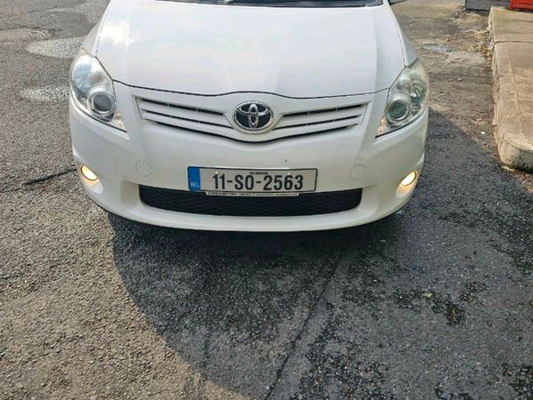 Toyota Auris Hatchback, Petrol, 2011, White