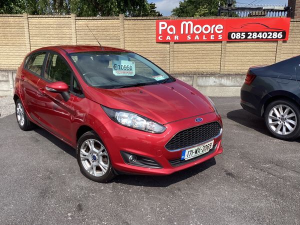 Ford Fiesta Hatchback, Petrol, 2017, Red